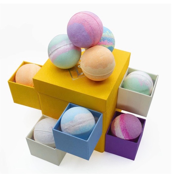 InStarry Winter Yellow Bath Bomb gift box set (8 total) - Picture 2 of 6